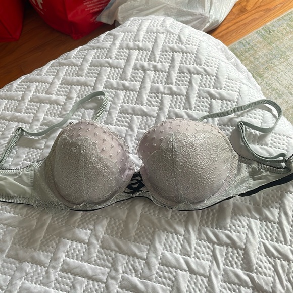 Lavender Lace Bra - Picture 1 of 4